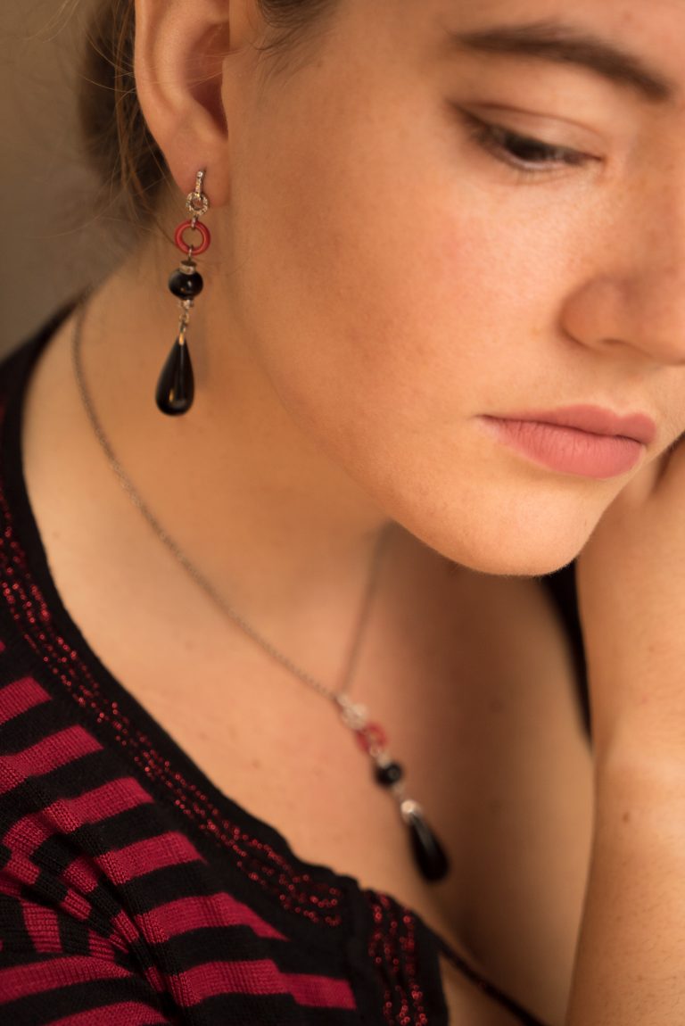 Orecchini Donna: Guida a Modelli, Materiali e Come Abbinarli - Fluid Shop