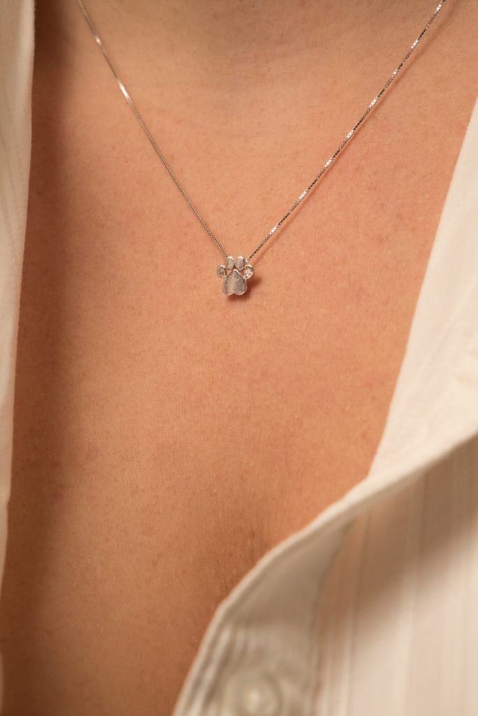 Posso Tenere i Gioielli la Notte? Tutto Quello che Devi Sapere (Guida 2026) - Fluid Shop