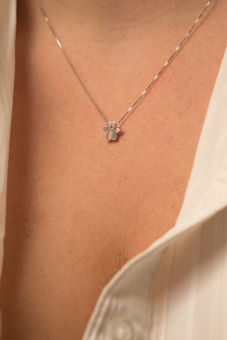 Posso Tenere i Gioielli la Notte? Tutto Quello che Devi Sapere (Guida 2026) - Fluid Shop