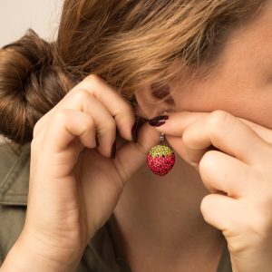 Orecchino swarovski fragola