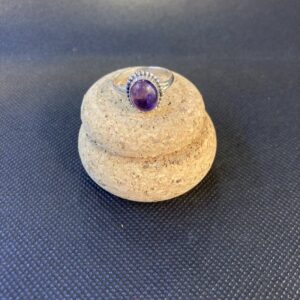 Anello con pietra naturale