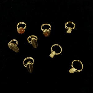 Anello con pietra naturale