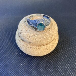 Anello con pietre naturali