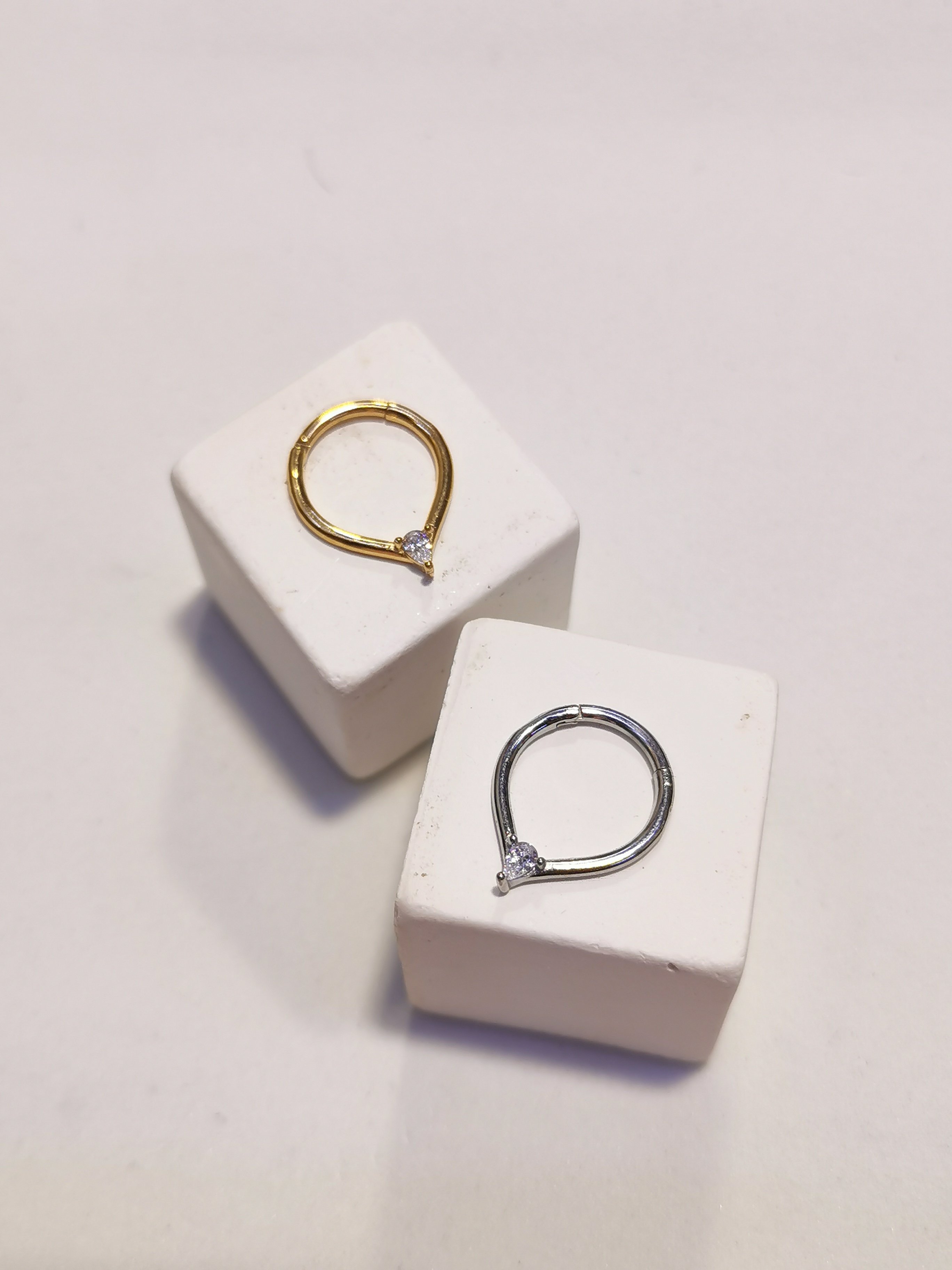 Piercing Helix: Guida Completa a Dolore, Cura e Gioielli nel 2026 - Fluid Shop