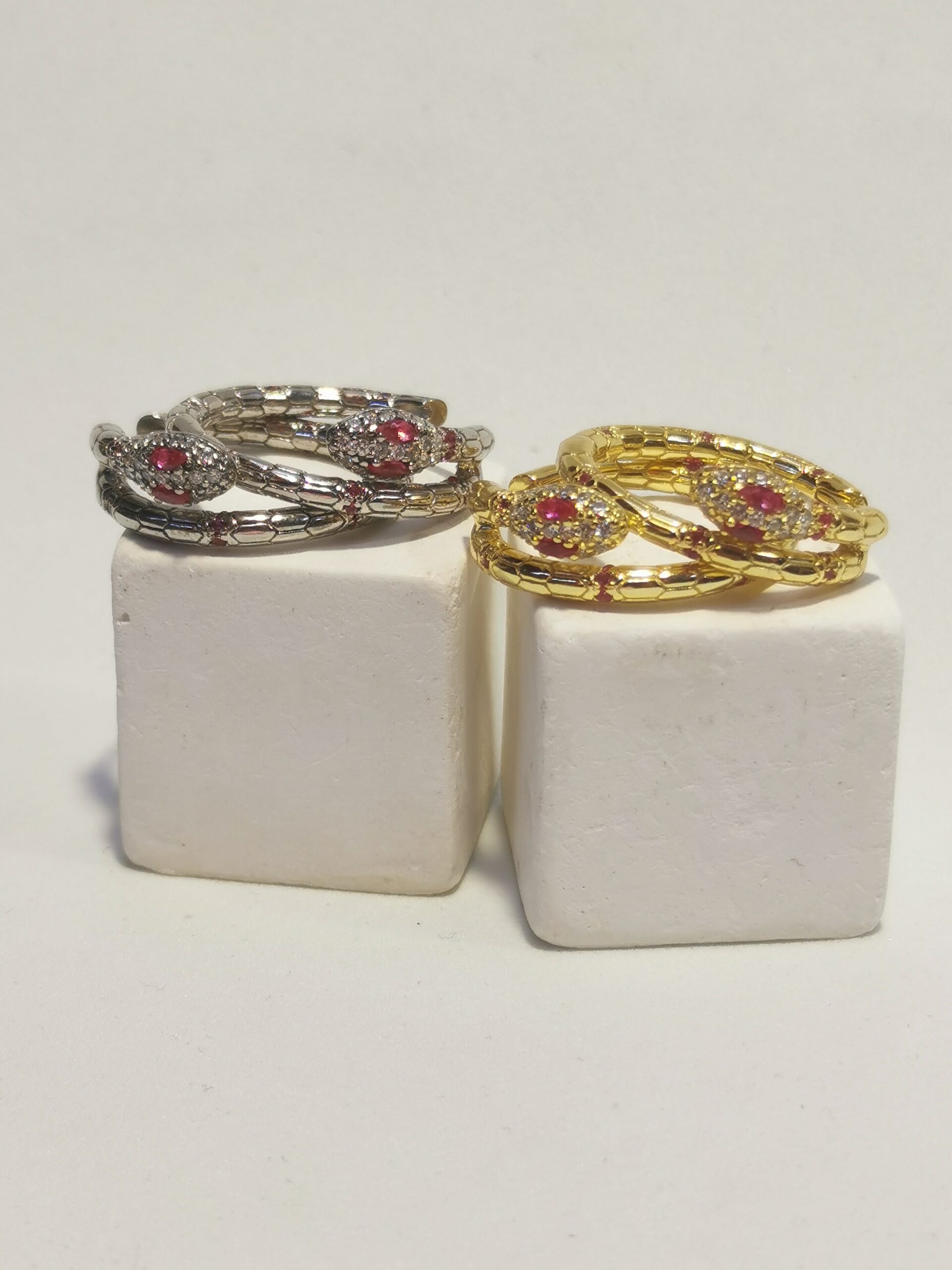 Cerchi serpente con cristalli