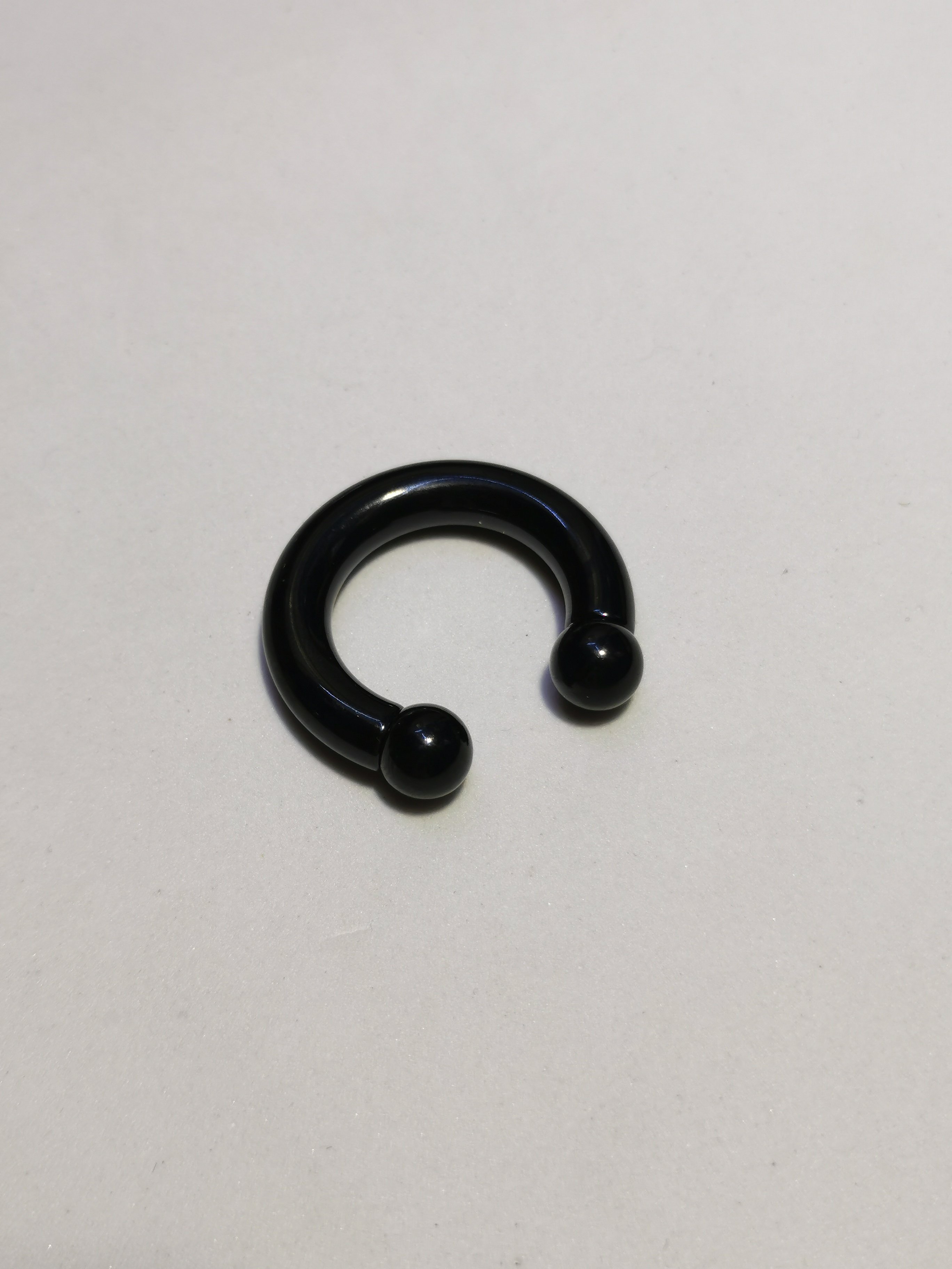 Guida Completa ai Tipi di Piercing: Orecchio, Naso, Ombelico e Labbro nel 2026 - Fluid Shop