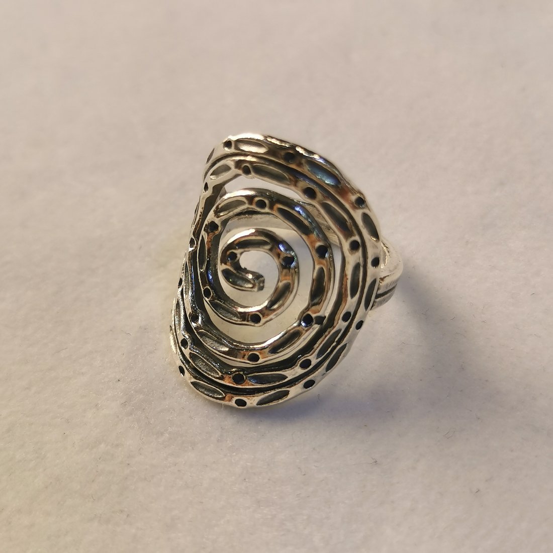 Anello etnico spirale