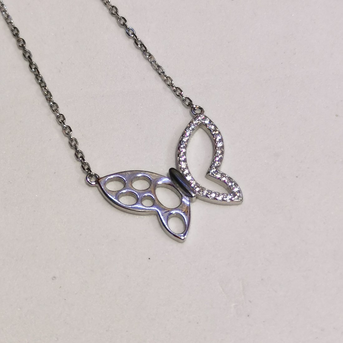 Farfalla con zirconi