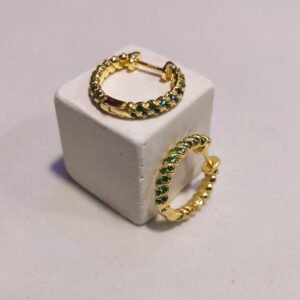 Orecchini cerchio con zirconi verdi