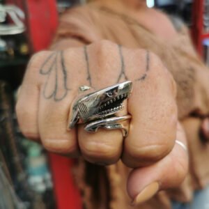 Shark ring