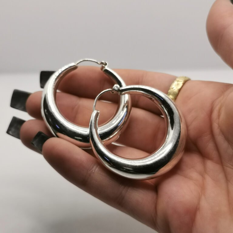 Argento 925: Cos’è, Come Riconoscerlo e Differenze con l’Argento Comune - Fluid Shop