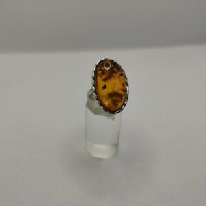 Anello con Ambra