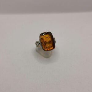 Anello con Ambra