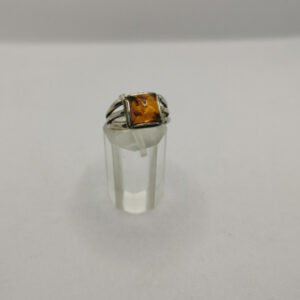 Anello con Ambra