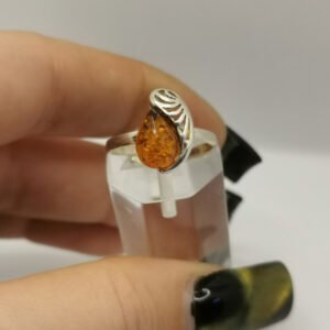 Anello con Ambra