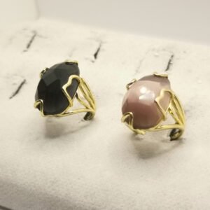Anello con pietra naturale