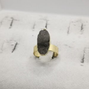 Anello con pietra naturale