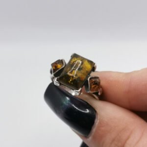 Anello con Ambra