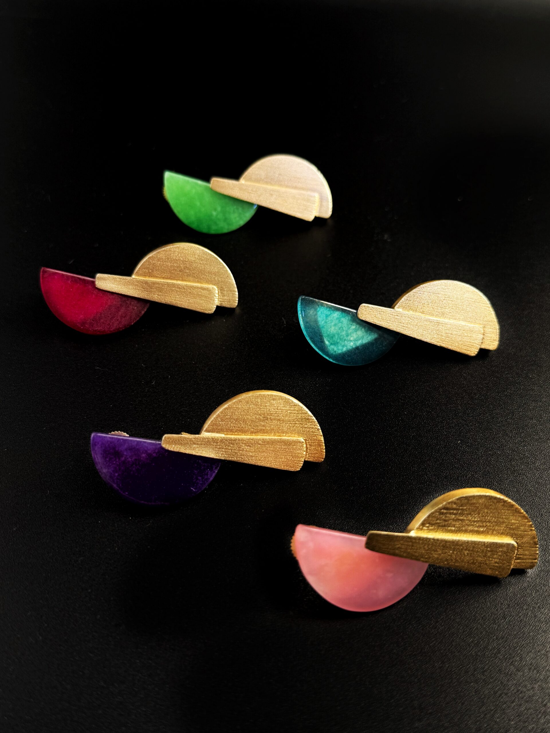 Orecchini Lobo Foglia Asimmetrica Ottone Placcato Oro 24K e Agata