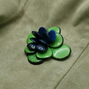 Spilla in avorio vegetale