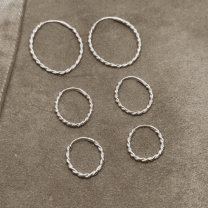 Orecchino ovale torcion