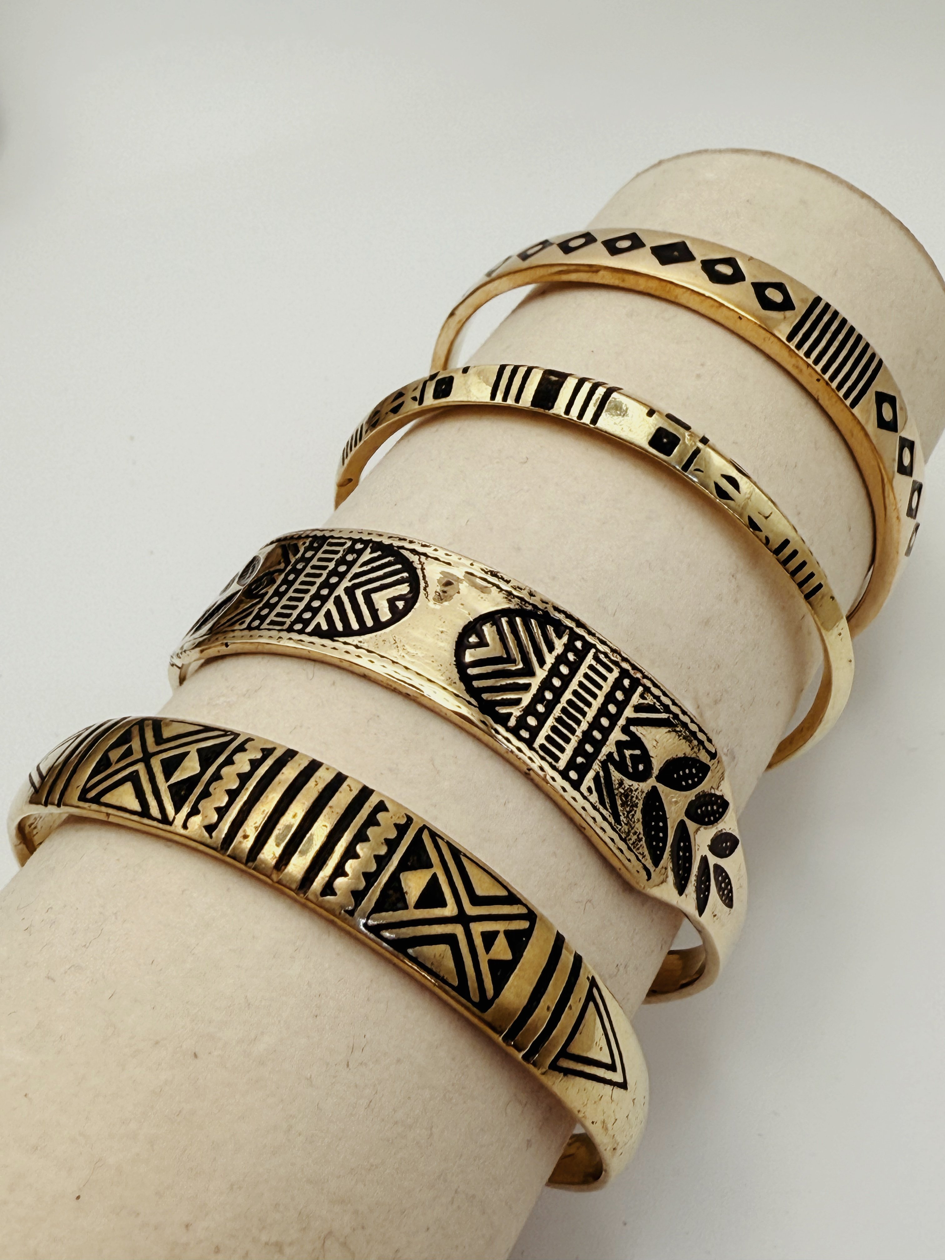 Gioielli in Ottone Artigianali: Proprietà, Cura e Stile nel 2026 - Fluid Shop