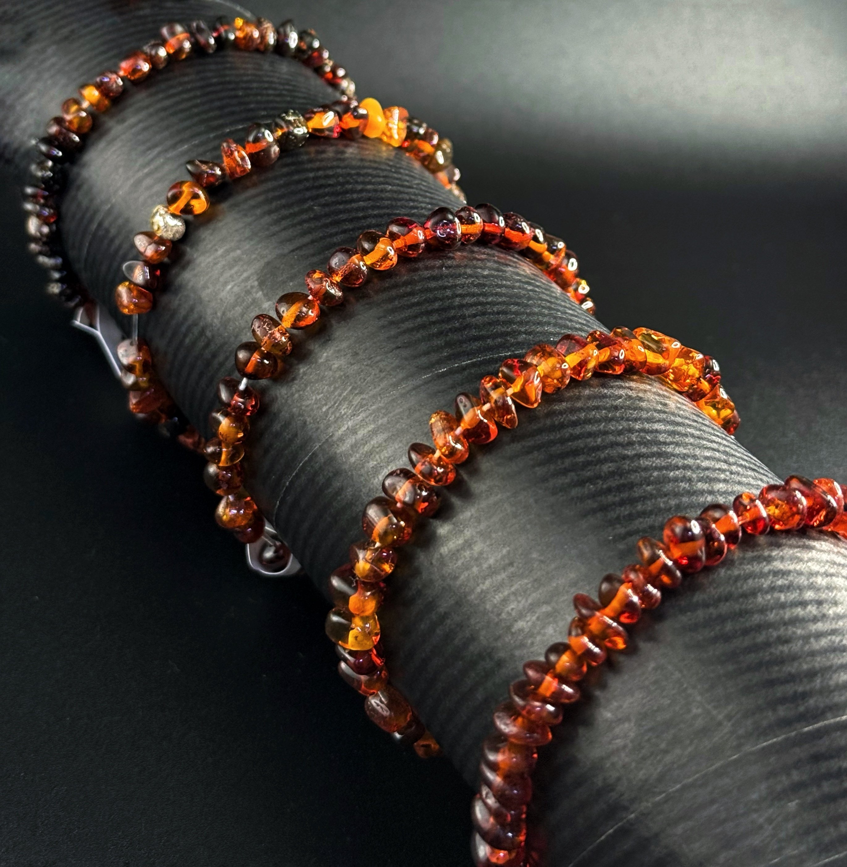 Bracciale Uomo: Guida Completa a Materiali, Stili e Come Scegliere - Fluid Shop