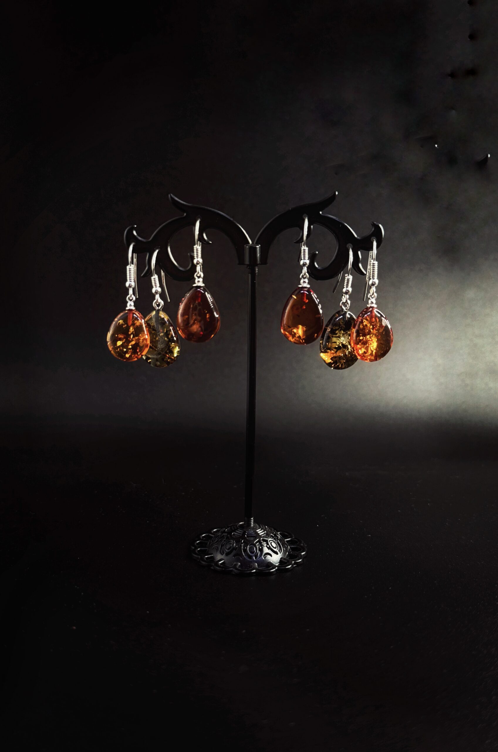 Orecchini Pendente Goccia Ambra Multicolor e Argento 925 - Design Organico Naturale